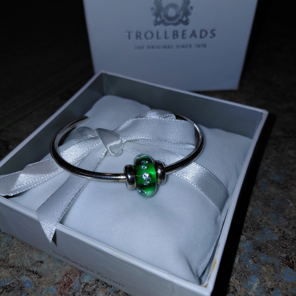 Trollbeads Green Glass and Silver Bangle Bracelet - Picture 4 of 5